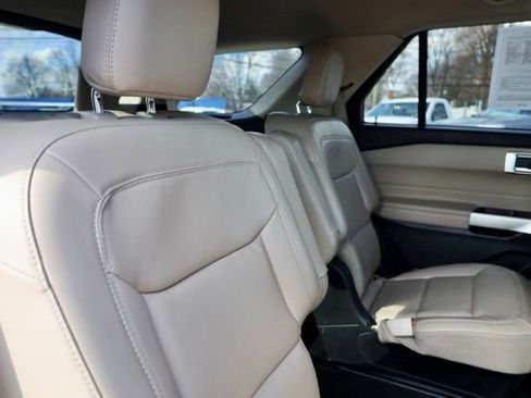 Used 2022 Ford Explorer XLT w/ Equipment Group 202A image 38