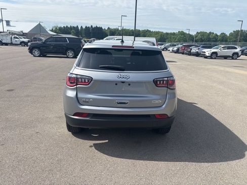 Used 2023 Jeep Compass Latitude AWD/4WD image 4