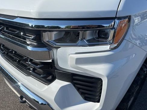 Used 2025 Chevrolet Silverado 1500 LT AWD/4WD image 9