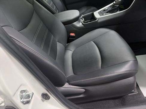 Used 2022 Toyota RAV4 XLE Premium image 34