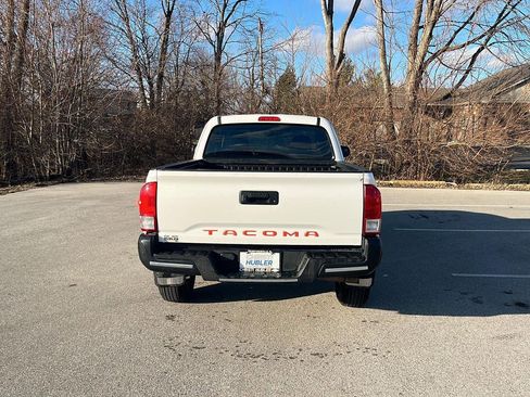 Used 2017 Toyota Tacoma SR image 4