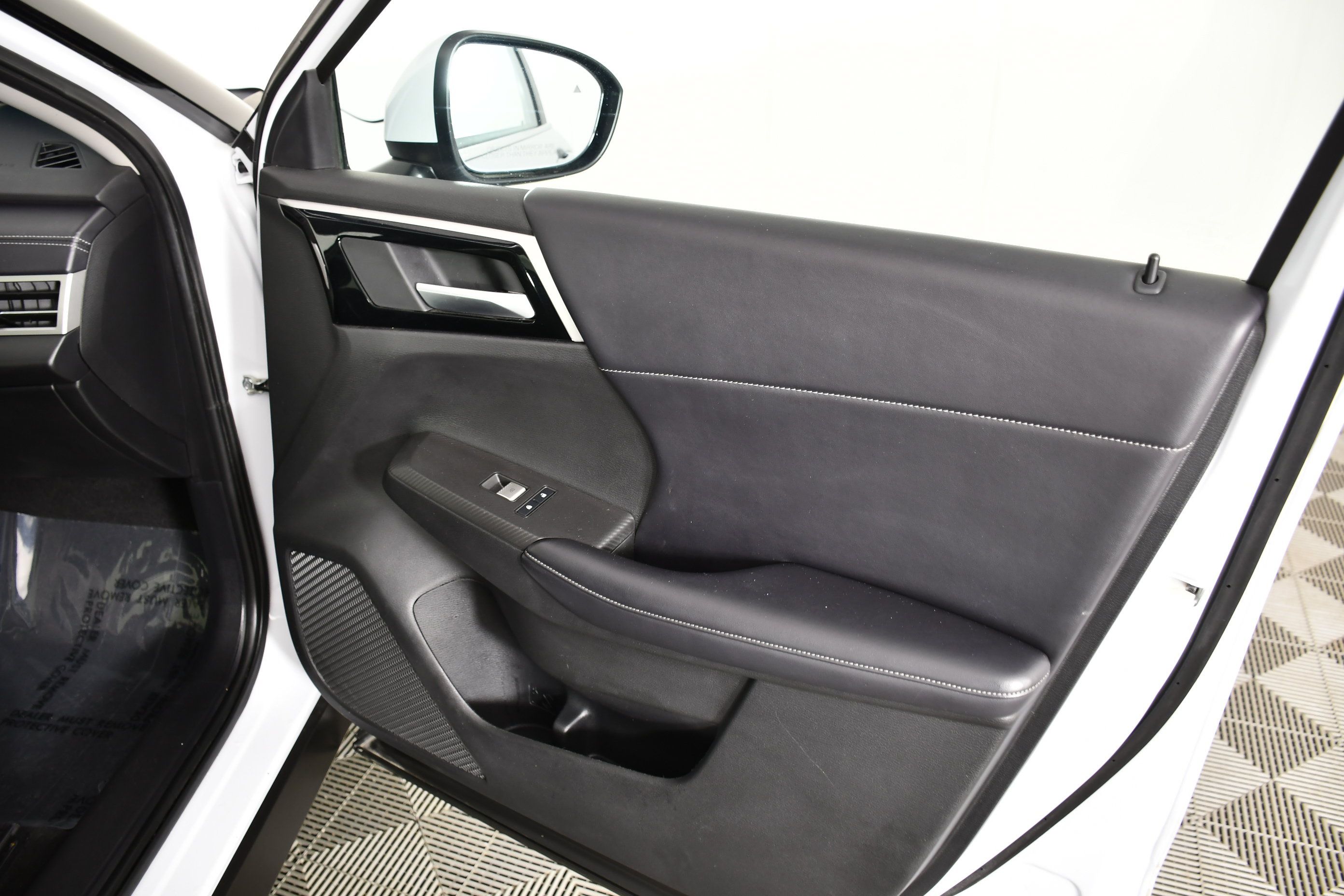 Used 2024 Mitsubishi Outlander SE AWD/4WD image 39