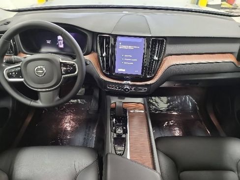 Used 2023 Volvo XC60 B5 Plus AWD/4WD image 2