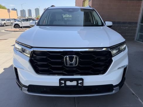 Used 2024 Honda Pilot Touring image 10