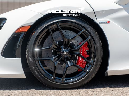 Used 2024 McLaren 750S RWD image 26