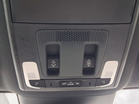 Used 2025 Honda Pilot TrailSport image 29