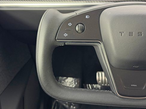 Used 2022 Tesla Model X Plaid image 19