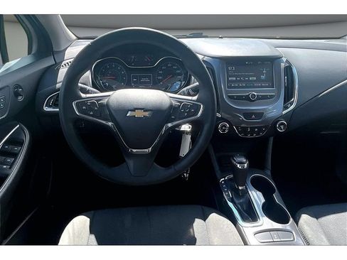 Used 2018 Chevrolet Cruze LT FWD image 7