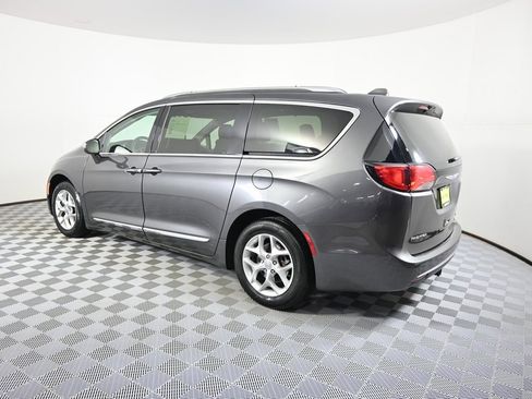 Used 2020 Chrysler Pacifica Limited image 4