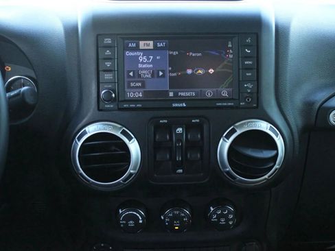 Used 2015 Jeep Wrangler Unlimited Rubicon w/ Connectivity Group image 16