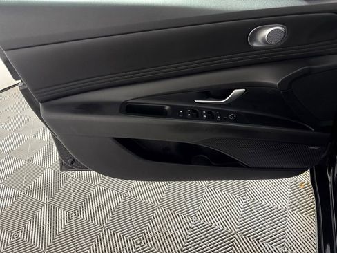 Used 2023 Hyundai Elantra Limited w/ Preferred Accessory Package image 12