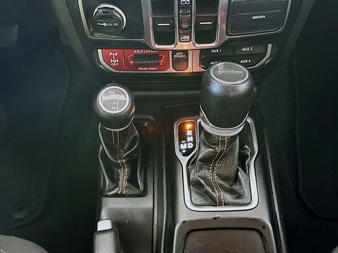 Used 2022 Jeep Gladiator Mojave w/ Cold Weather Group AWD/4WD image 16