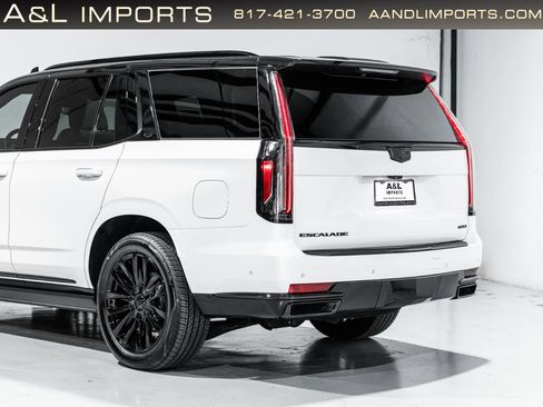 Used 2024 Cadillac Escalade Premium Luxury w/ Performance Package AWD/4WD image 45