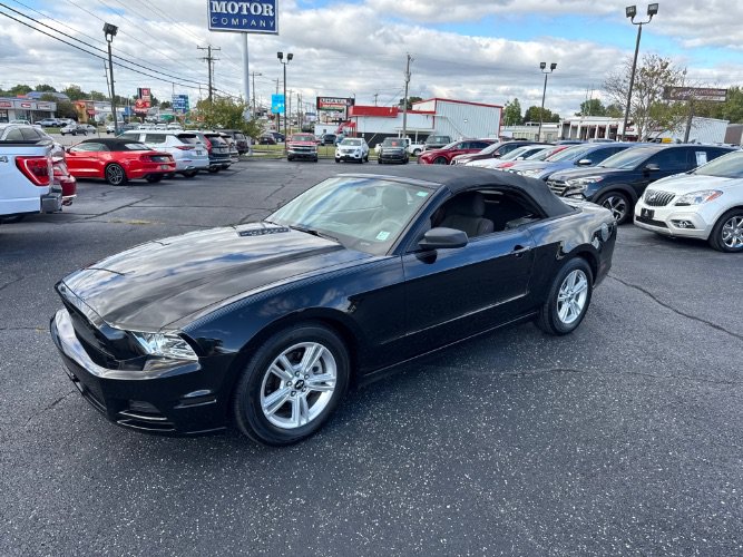Used 2014 Ford Mustang Convertible RWD image 25