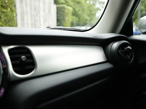 Used 2024 MINI Cooper 2-Door Hardtop FWD image 40