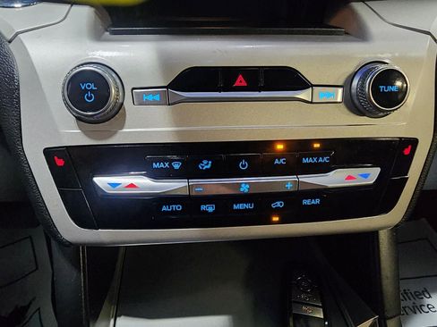 Used 2024 Ford Explorer XLT w/ Class IV Trailer Tow Package image 26