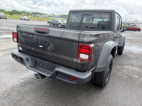 Used 2024 Jeep Gladiator Sport AWD/4WD image 5