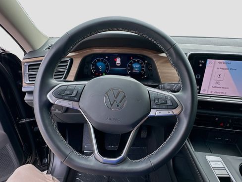 Used 2024 Volkswagen Atlas SE image 10