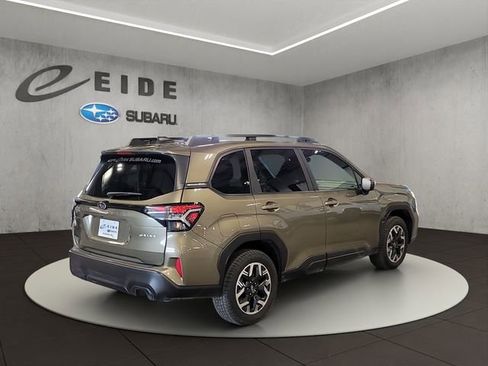 Used 2025 Subaru Forester Premium w/ Convenience Package #1 AWD/4WD image 4