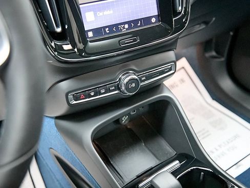 Certified 2023 Volvo XC40 Recharge Ultimate image 18