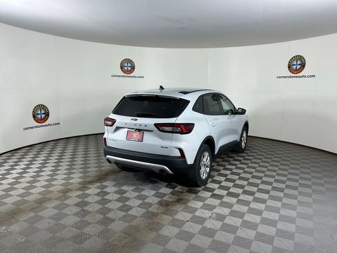 Used 2025 Ford Escape Active AWD/4WD image 19