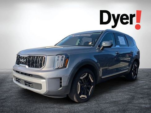 Certified 2024 Kia Telluride EX w/ EX Captain's Chair Package FWD image 5