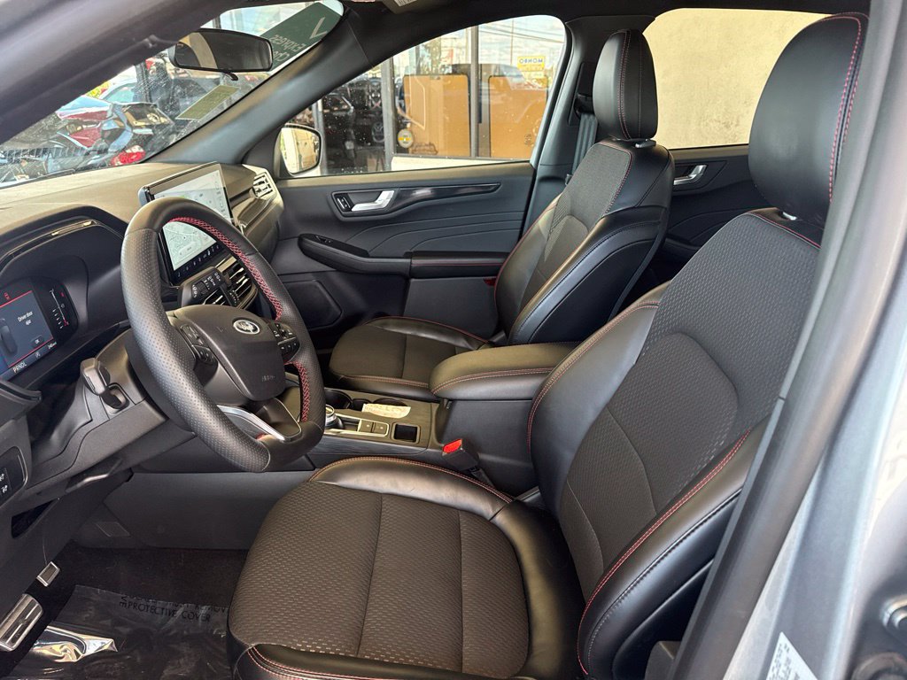 Used 2024 Ford Escape ST-Line w/ Tech Pack #1 AWD/4WD image 12