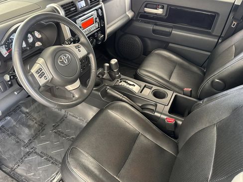 Used 2014 Toyota FJ Cruiser 4WD w/ Upgrade Package image 4
