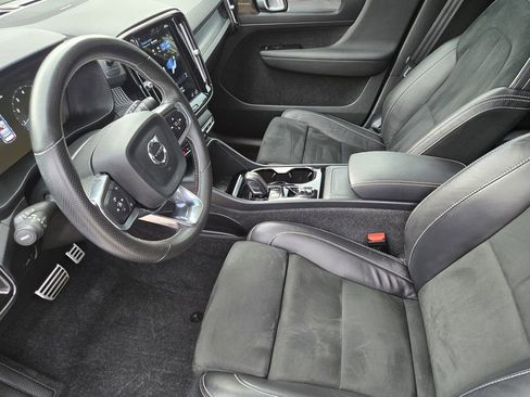 Used 2021 Volvo XC40 T5 R-Design w/ Advanced Package AWD/4WD image 18