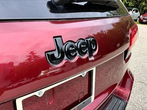 Used 2018 Jeep Grand Cherokee Altitude AWD/4WD image 33
