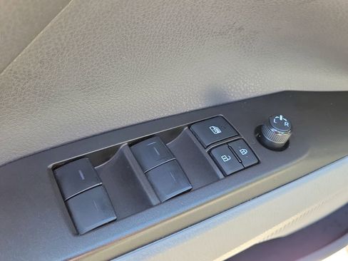 Used 2023 Toyota Camry SE w/ Convenience Package FWD image 18