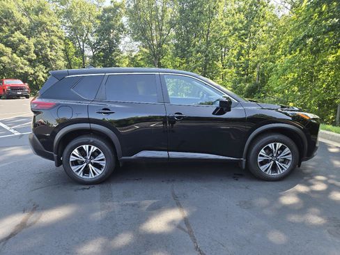 Used 2023 Nissan Rogue SV AWD/4WD image 2