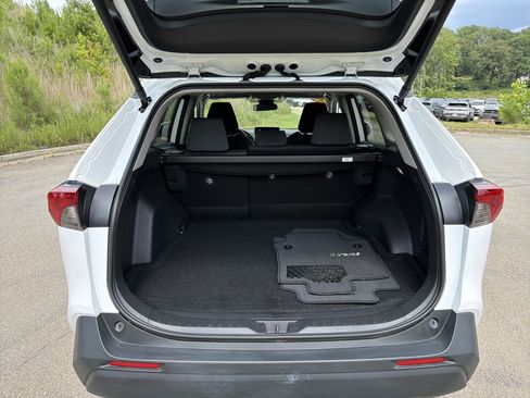 Used 2025 Toyota RAV4 XLE w/ Convenience Package FWD image 18