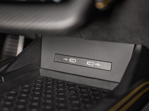 Used 2024 Lamborghini Revuelto image 49