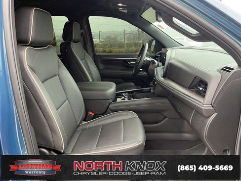 Used 2025 Chevrolet Suburban Premier image 26