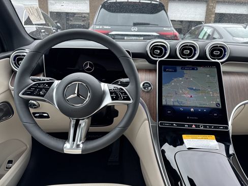 Used 2026 Mercedes-Benz GLC 300 GLC 300 image 10