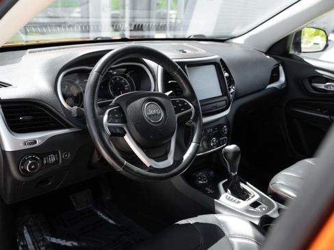 Used 2016 Jeep Cherokee Trailhawk w/ Comfort/Convenience Group AWD/4WD image 10