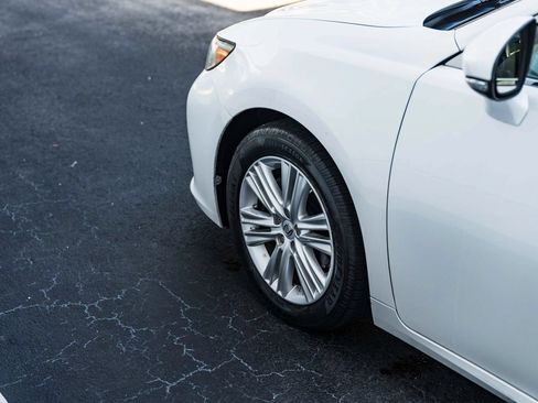 Used 2014 Lexus ES 350 w/ Premium Package FWD image 11