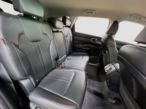Used 2024 Kia Sorento S image 28