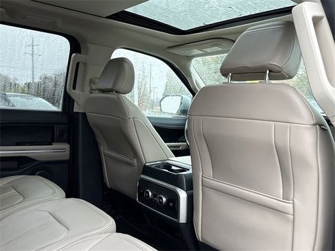 Used 2022 Ford Expedition Max Limited image 19