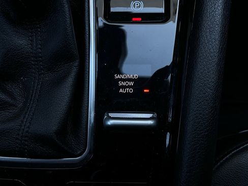 Used 2025 Jeep Compass Limited image 24