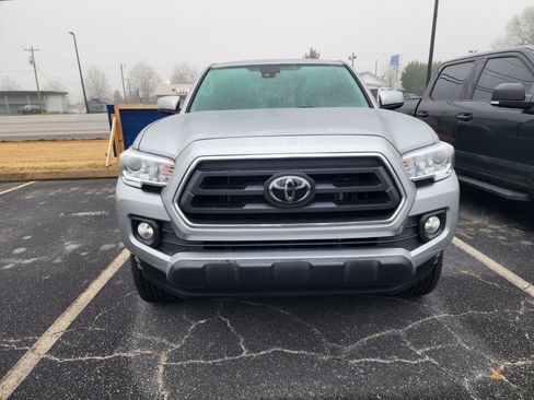 Used 2022 Toyota Tacoma SR5 image 2