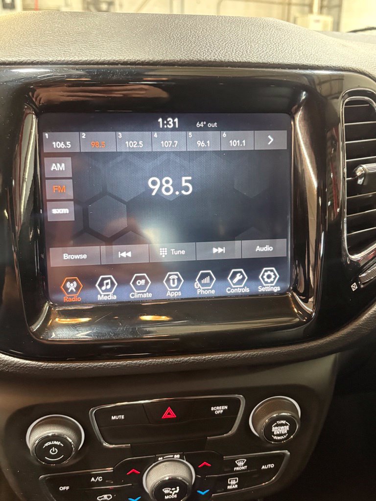 Certified 2018 Jeep Compass Limited AWD/4WD image 9