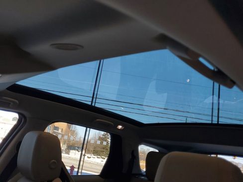 Used 2025 Land Rover Discovery Sport S image 9