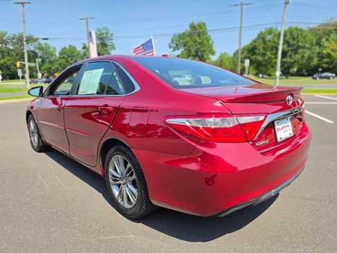 Used 2017 Toyota Camry SE FWD image 4