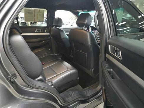 Used 2016 Ford Explorer XLT w/ Equipment Group 202A FWD image 8