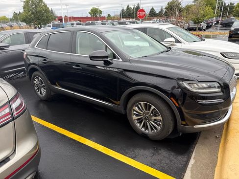 Used 2023 Lincoln Nautilus AWD w/ Premium Package image 3