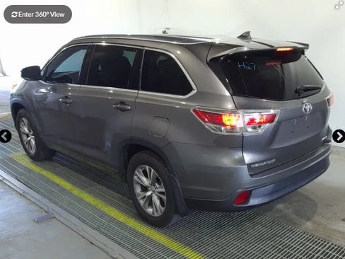 Used 2014 Toyota Highlander XLE AWD/4WD image 2