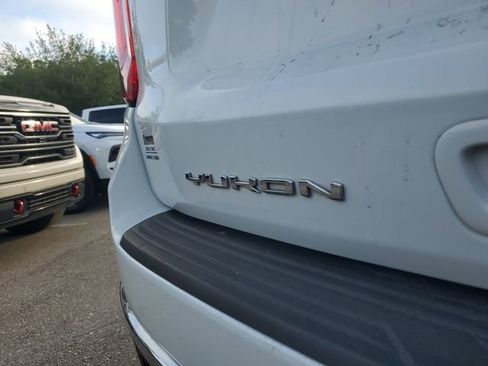Used 2022 GMC Yukon SLT w/ SLT Premium Package RWD image 7
