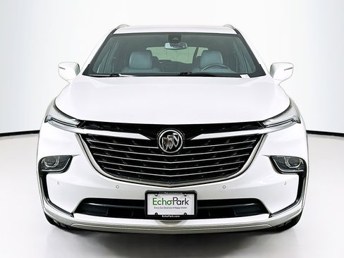 Used 2024 Buick Enclave Essence image 2